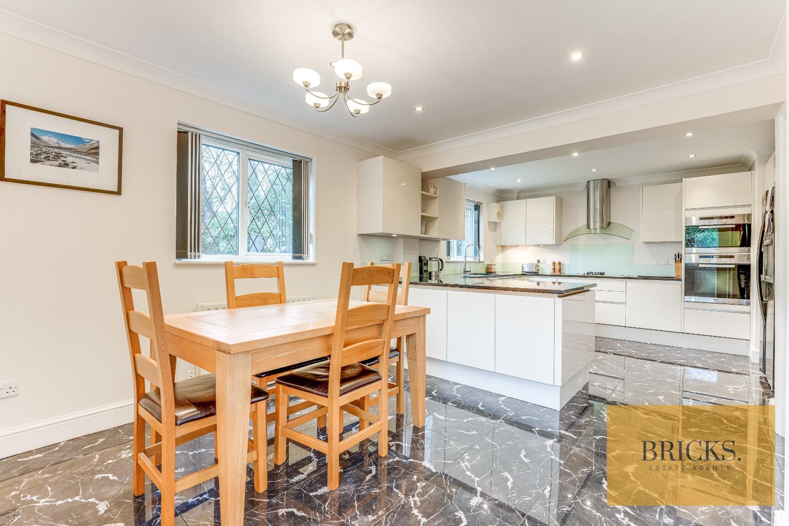 2eLd_YWYNEmhr8Vb-Izasg